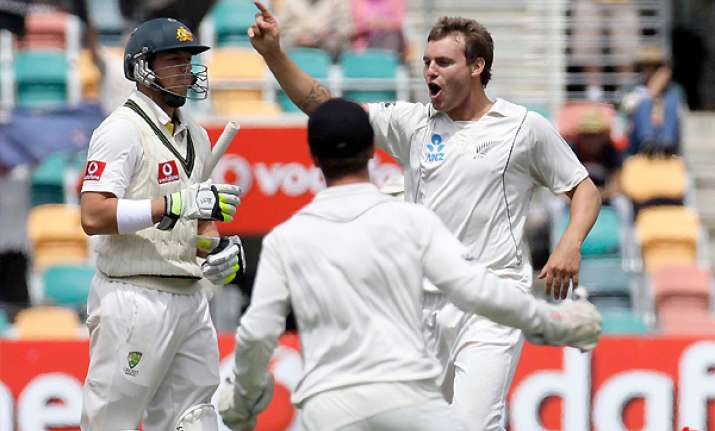 new zealand stuns australia with 7 run win