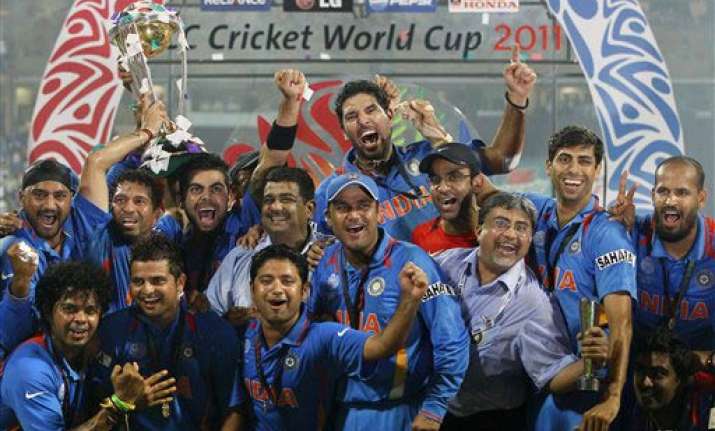 bcci announces rs 1 cr reward to each player