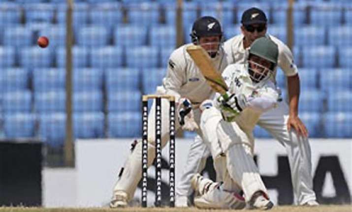 bangladesh hangs on for draw in 1st test vs new zealand