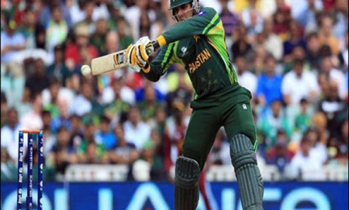 calm misbah guides pakistan to 4 wicket win