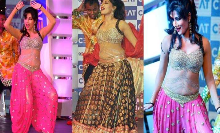 chitrangada adds glamour as virat shikhar ashwin get ceat