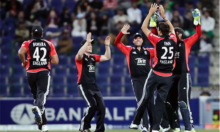 england beats pakistan in 2nd odi to lead 2 0