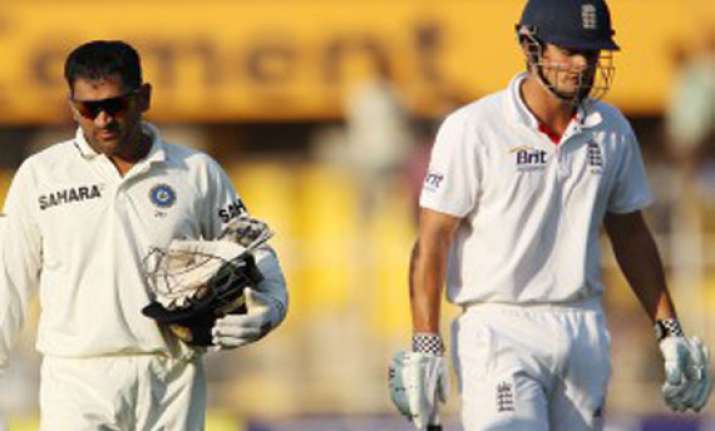 cook endorses dhoni s home advantage view