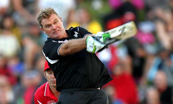 crowe s cricket comeback ends with injury