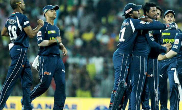 deccan chargers sign up emirates as team sponsor