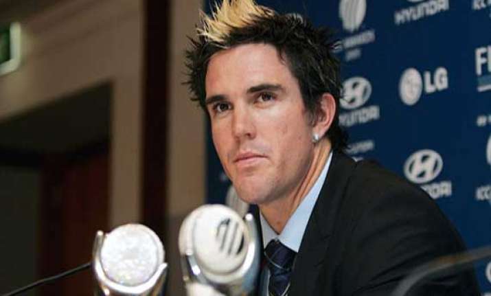 kevin pietersen turns from stylish batsman to hair stylist
