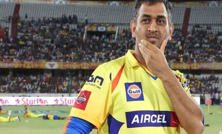 dhoni files rs.100 crore defamation case against two tv