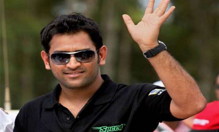 dhoni pays rs 20 crore income tax in 2013 14