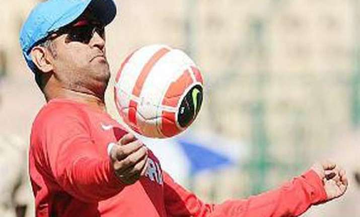 dhoni to promote english premier league in india