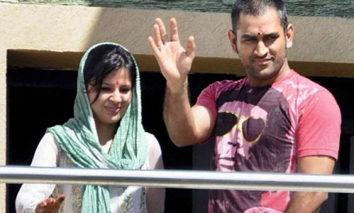 dhoni arrives home to a grand welcome