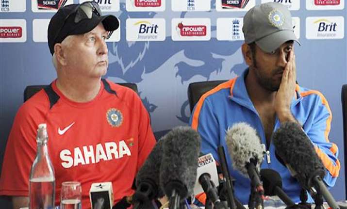 dhoni determined to keep top spot in test rankings