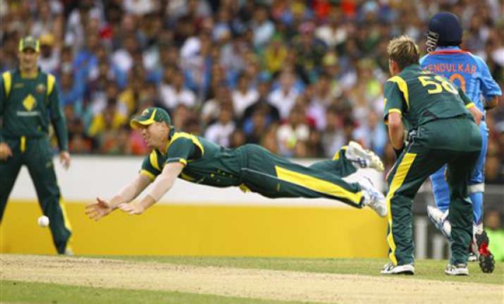 dhoni lashes out at lee says no business to obstruct sachin