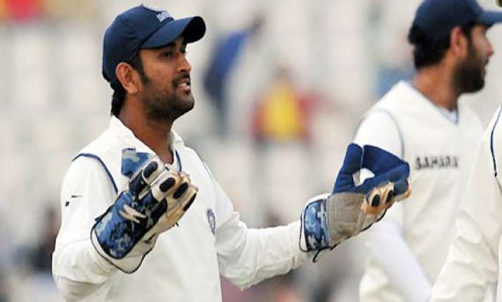 dhoni made right decision but bell was in the wrong vaughan