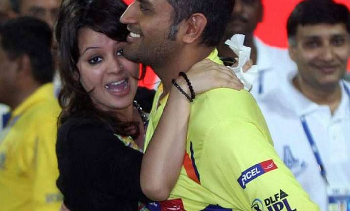 dhoni sakshi shoot a bike ad in hyderabad