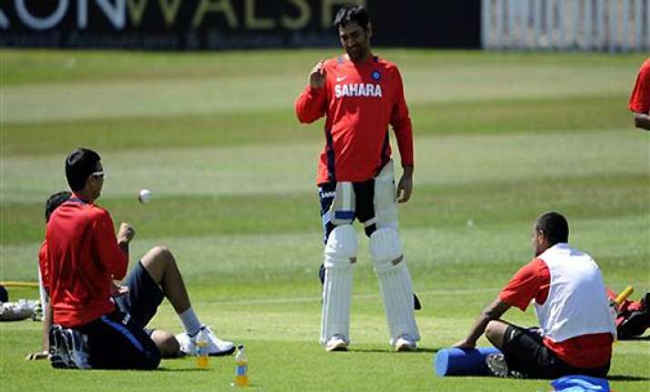 dhoni shortlisted for icc people s choice award