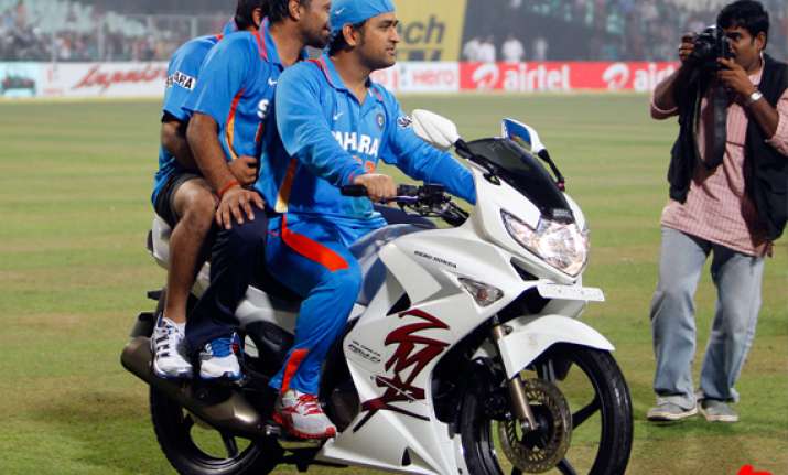 dhoni takes dig at england s record in india