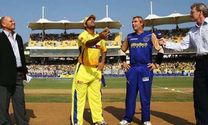 dhoni takes on warne