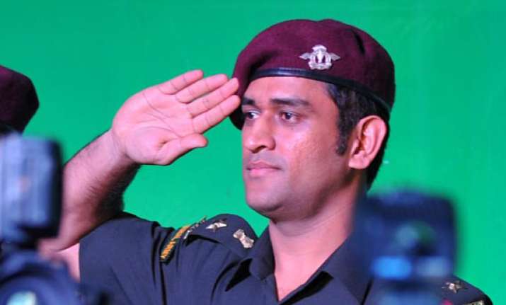 dhoni to visit army bases in border areas