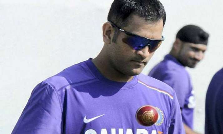 dhoni s behaviour with dar unacceptable inzamam moin