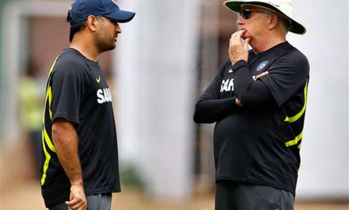 dhoni warns teammates against taking nz pacers lightly