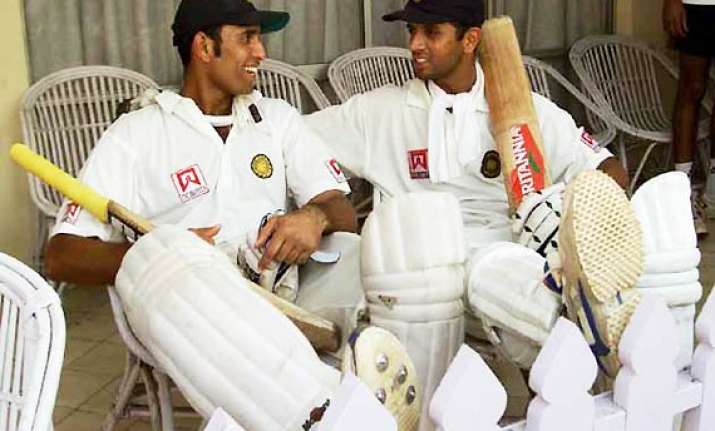 dravid laxman move up in test batting rankings