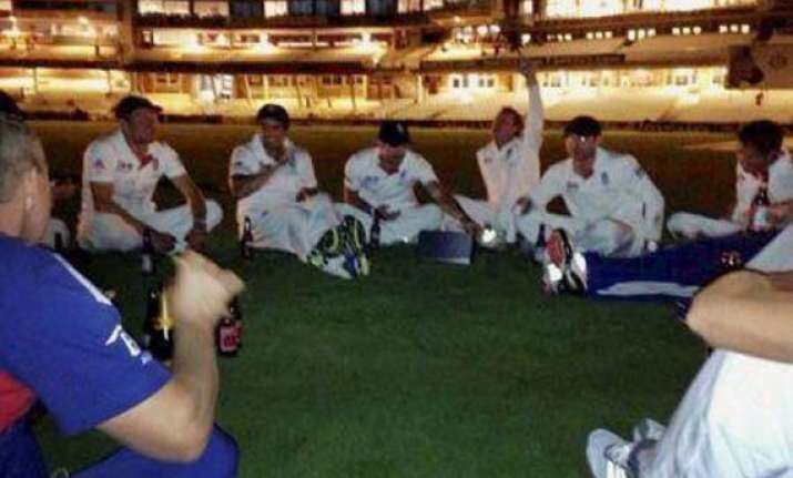 england player swann admits to wicket abuse