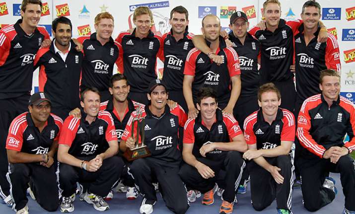 england beats pakistan to sweep odi series 4 0