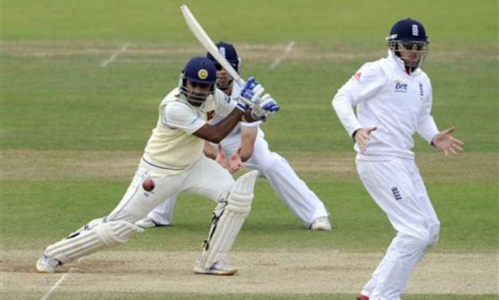 sri lanka faces nervous final session at 32 1