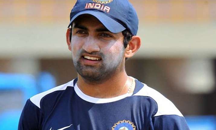 gambhir defends himself for playing despite injury