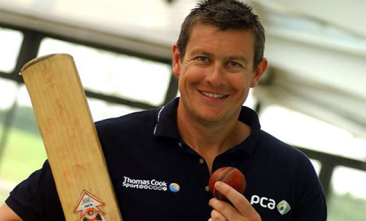 giles replaces flower as england s odi coach