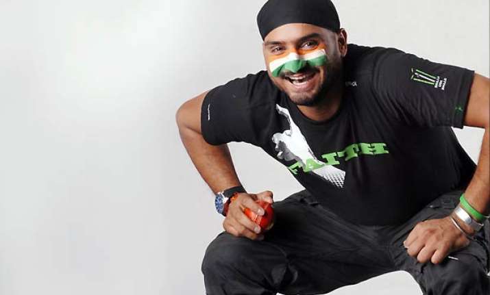 harbhajan offers rs 1 lakh to arunima.
