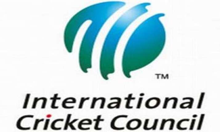 icc official detained with unaccounted cash at mumbai