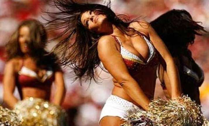 ipl7 bottles pouches thrown from gallery cheergirls run for