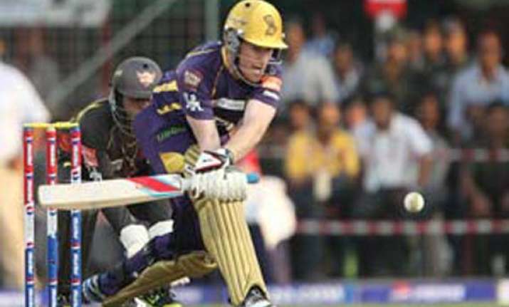 hyderabad qualify for ipl play offs knock bangalore out