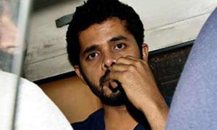 ipl spot fixing police seize rs.5.5 lakh from shukla
