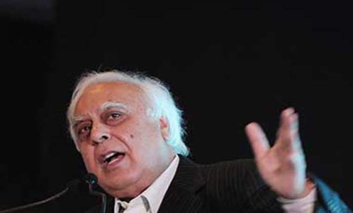 ipl spot fixing govt rules out interference in bcci