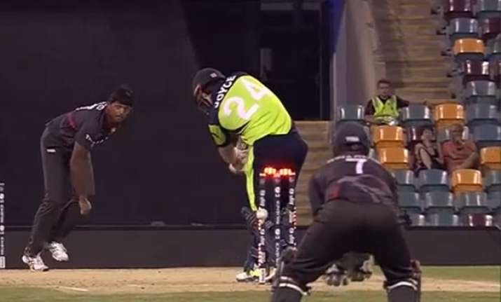 world cup 2015 ireland batsman ed joyce survives bail scare