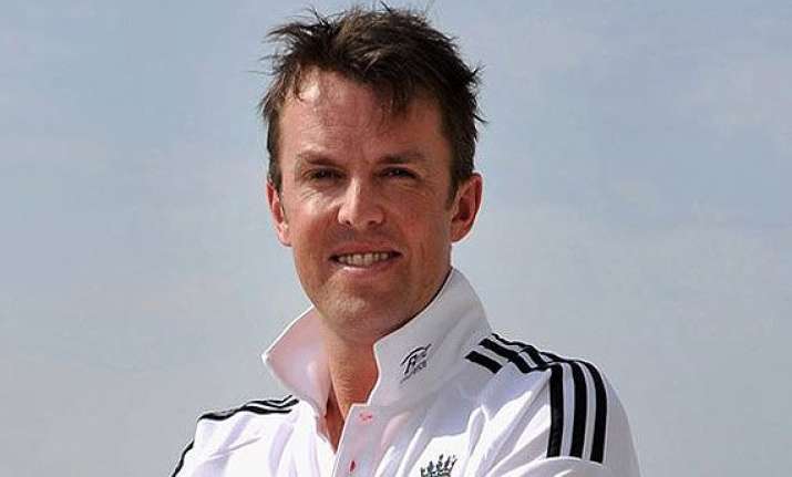 graeme swann denies graham gooch s criminal charge