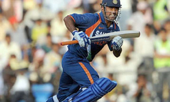 india beat australia by 99 runs level series