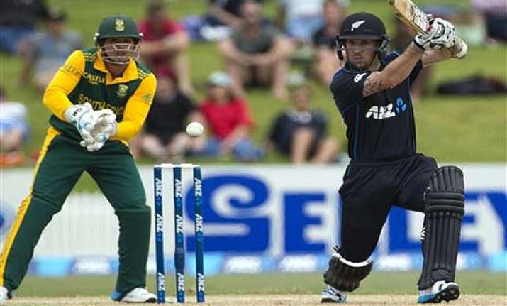 south africa beats new zealand by 6 wickets in 1st odi