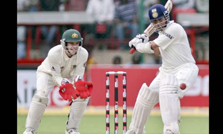 sachin completes 14 000 runs as india are 128 for two