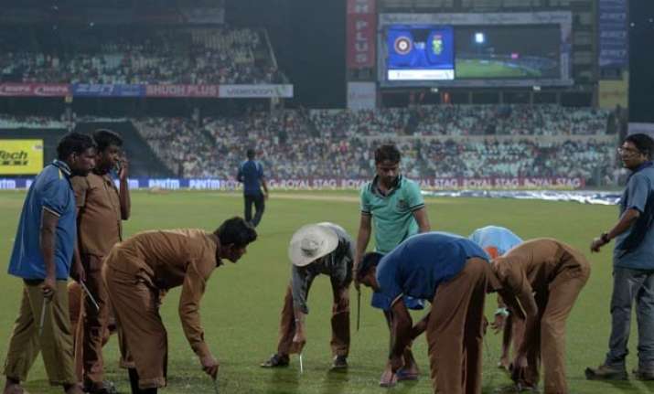 ravi shastri praises eden gardens groundstaff despite fiasco