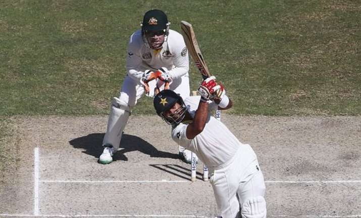 pakistan 116 1 at lunch leads australia by 267
