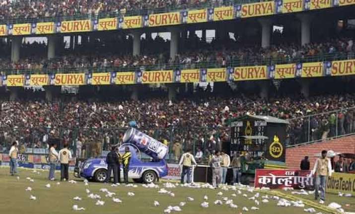 dead rats pigeon feathers leave feroz shah kotla press box