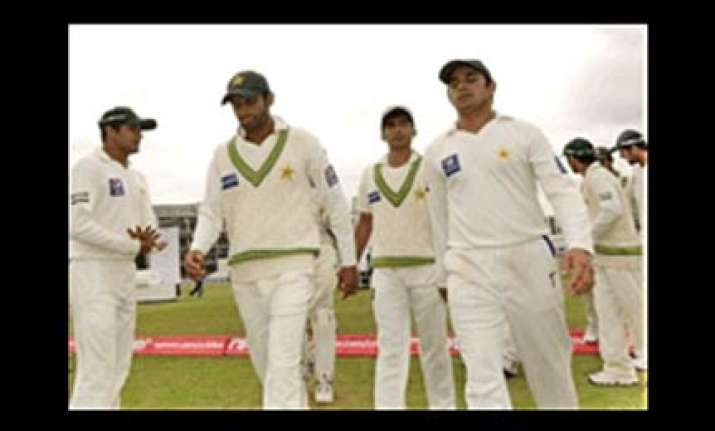 england beat pak by 9 wickets in edgbaston test two up