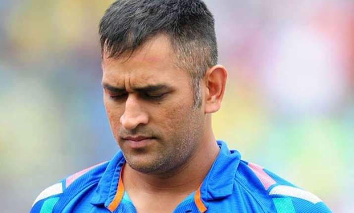 agarkar questions dhoni s place in indian team