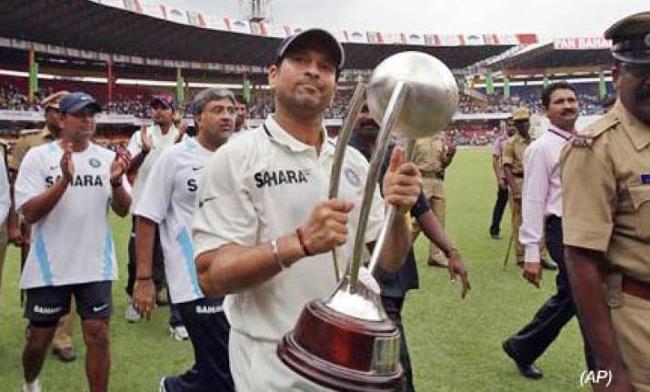 at 14 000 test runs tendulkar yearns for next level