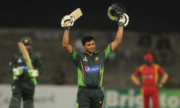 pak vs zim ali century anchors pakistan to 6 wicket win