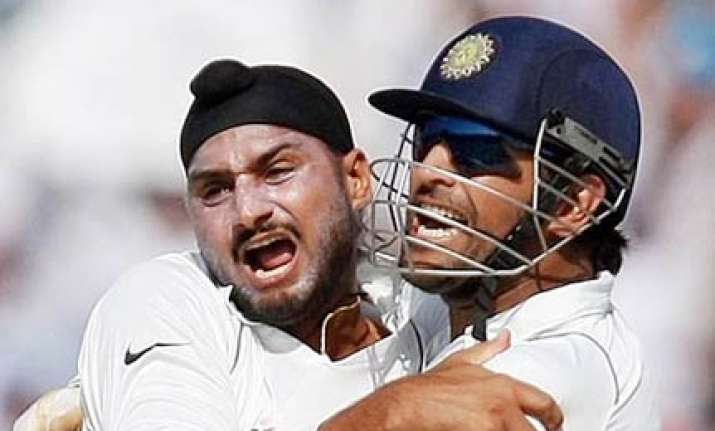 don t want to pressurize bhajji as all rounder says dhoni