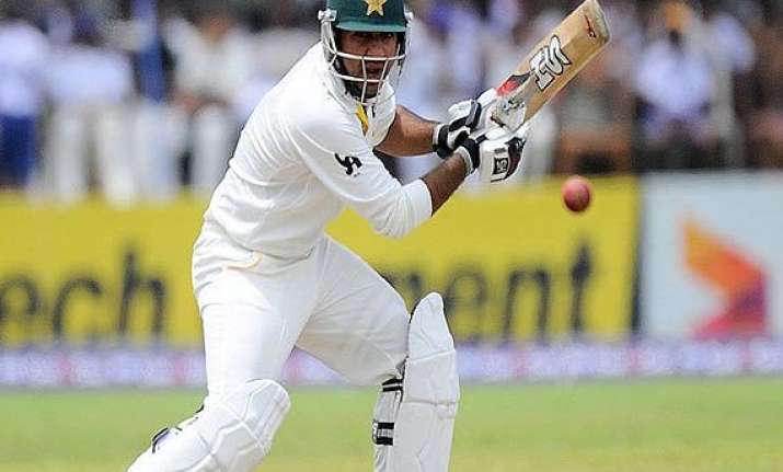 pak vs aus sarfraz belligerent ton spurs pakistan to 454 8